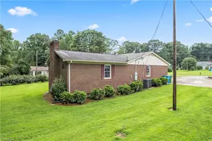 320 Forest Park Dr, Denton, NC 27239 - Photo 11