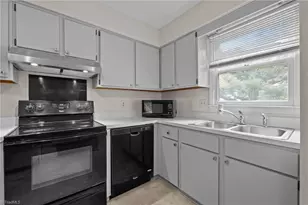 107 Weatherstone Dr, Chapel Hill, NC 27514 - Photo 15