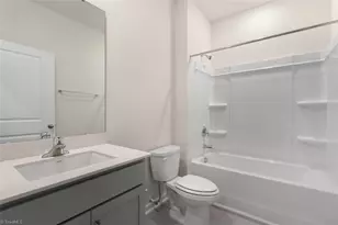 3027 Middle Creek Ln, Greensboro, NC 27405 - Photo 9