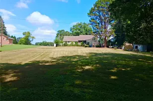 2712 Brushy Mountain Rd, Wilkesboro, NC 28697 - Photo 3