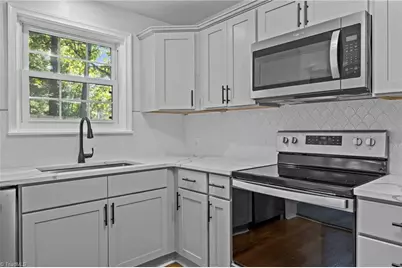 940 N Peace Haven Road, Winston-Salem, NC 27104 - Photo 7