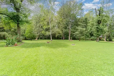 634 E Swannanoa Avenue, Liberty, NC 27298 - Photo 19