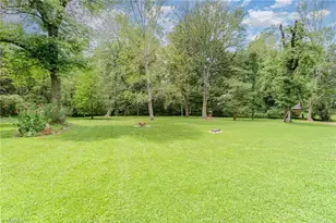 634 E Swannanoa Ave, Liberty, NC 27298 - Photo 19