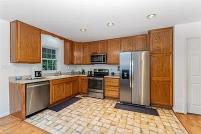 634 E Swannanoa Avenue, Liberty, NC 27298 - Photo 13