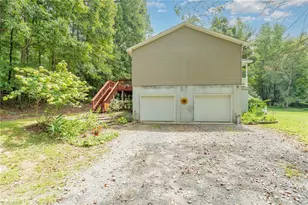 634 E Swannanoa Ave, Liberty, NC 27298 - Photo 17