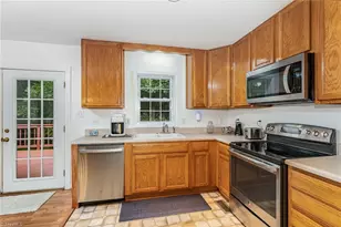 634 E Swannanoa Ave, Liberty, NC 27298 - Photo 13