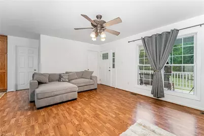 634 E Swannanoa Avenue, Liberty, NC 27298 - Photo 9