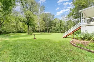 634 E Swannanoa Ave, Liberty, NC 27298 - Photo 7