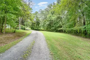 634 E Swannanoa Ave, Liberty, NC 27298 - Photo 21