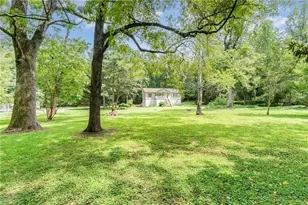 634 E Swannanoa Ave, Liberty, NC 27298 - Photo 3