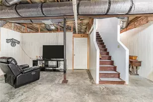 634 E Swannanoa Ave, Liberty, NC 27298 - Photo 37