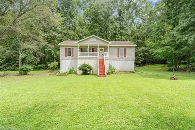 634 E Swannanoa Avenue, Liberty, NC 27298 - Photo 5