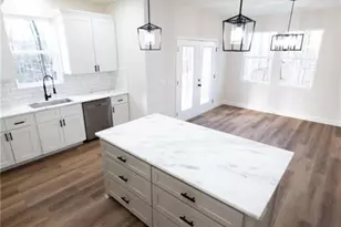 205 Crestwood Dr, Pilot Mountain, NC 27041 - Photo 11