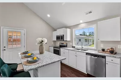 300 Willowbrook Drive, Thomasville, NC 27360 - Photo 9