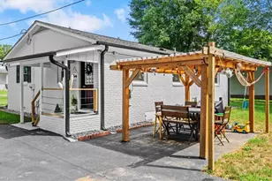 200 S New St, Liberty, NC 27298 - Photo 13