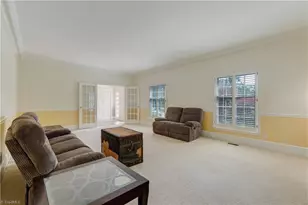 1006 Oakcrest Dr, Reidsville, NC 27320 - Photo 7