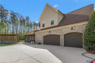 7716 Chesterbrooke Dr, Greensboro, NC 27455 - Photo 5