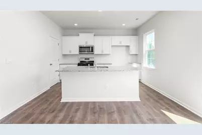 3018 Middle Creek Lane, Greensboro, NC 27405 - Photo 7