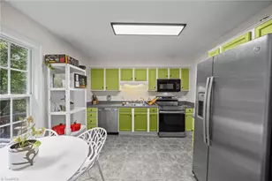 3902 Chucks Ct, Burlington, NC 27215 - Photo 9