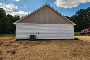 728 Central Falls Rd, Asheboro, NC 27203 - Photo 3