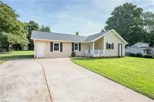 487 Raven Ridge Dr, Kernersville, NC 27284 - Photo 3