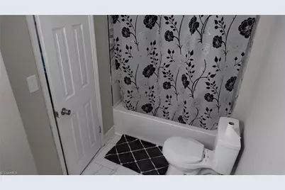 927 Apple Street, Winston-Salem, NC 27101 - Photo 11