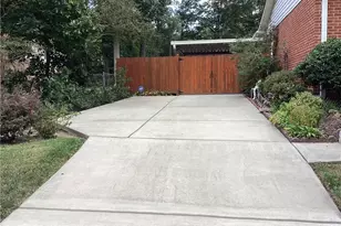 411 W Montcastle Dr, Greensboro, NC 27406 - Photo 31