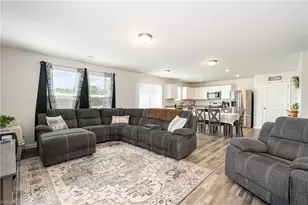 738 Oak Bend Dr, Asheboro, NC 27203 - Photo 3