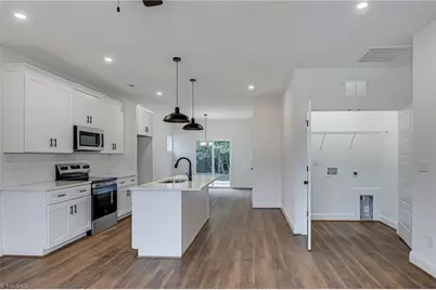 316 W Lee Avenue, Yadkinville, NC 27055 - Photo 9