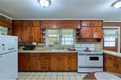 7906 Nc Highway 42, Ramseur, NC 27316 - Photo 17