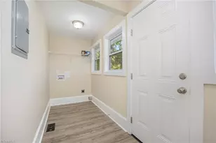 24 E Sunrise Ave, Thomasville, NC 27360 - Photo 9