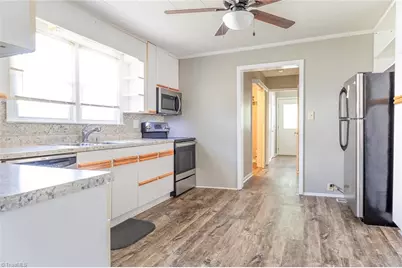 401 N 3rd Avenue, Mayodan, NC 27027 - Photo 7