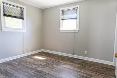 401 N 3rd Avenue, Mayodan, NC 27027 - Photo 15