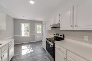 18 Park Village Ln, Greensboro, NC 27455 - Photo 7