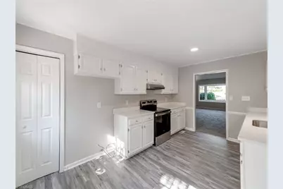 18 Park Village Lane #C, Greensboro, NC 27455 - Photo 9