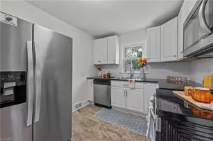 1015 Willowbrook Dr, Greensboro, NC 27403 - Photo 13