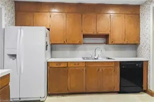 323 Shannon Dr, Eden, NC 27288 - Photo 15