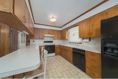 703 Oakhurst Street, Kernersville, NC 27284 - Photo 9