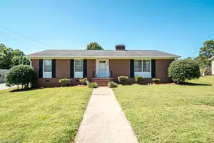 703 Oakhurst St, Kernersville, NC 27284 - Photo 1