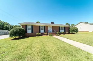 703 Oakhurst St, Kernersville, NC 27284 - Photo 3