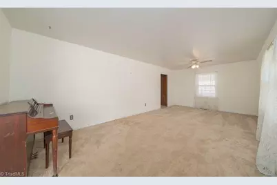 703 Oakhurst Street, Kernersville, NC 27284 - Photo 5