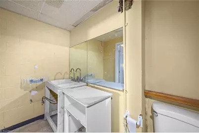 130 E 5th Street, Burlington, NC 27215 - Photo 45