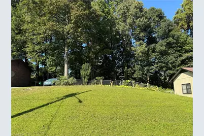 304 E Springfield Road, High Point, NC 27263 - Photo 5