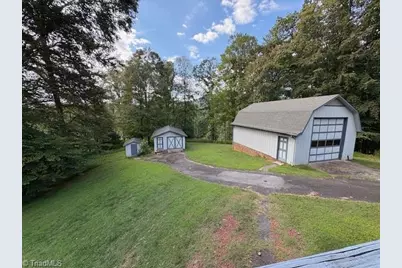 2082 Mountain Valley Church Road, North Wilkesboro, NC 28659 - Photo 17