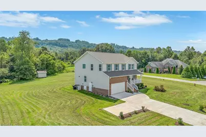 112 Oak Pointe Lane, Wilkesboro, NC 28697 - Photo 3
