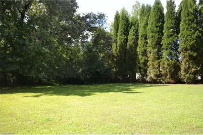 202 W Tidball Avenue, Madison, NC 27025 - Photo 5