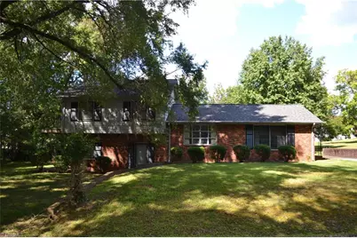 202 W Tidball Avenue, Madison, NC 27025 - Photo 3