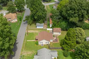 606 Cedar St, Eden, NC 27288 - Photo 33