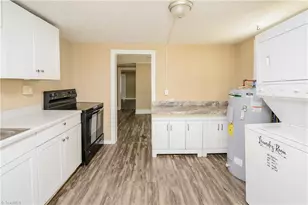 521 E 1st St, Lexington, NC 27292 - Photo 7