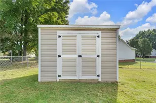 21 Oak Meadow Ln, Thomasville, NC 27360 - Photo 27